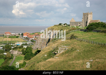 Alte Kirche des Heiligen Nikolaus am bergauf in der Nähe von Weston super Mare Somerset mit Severn Estaury über Stockfoto