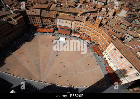 Il Piazza del Campo im Zentrum von Siena Toskana von Torre del Mangio in der Palazzo Publico Stockfoto