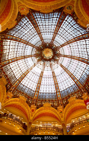 Art-Deco-Kuppel aus Glas in den Galeries Lafayette Paris Frankreich Stockfoto