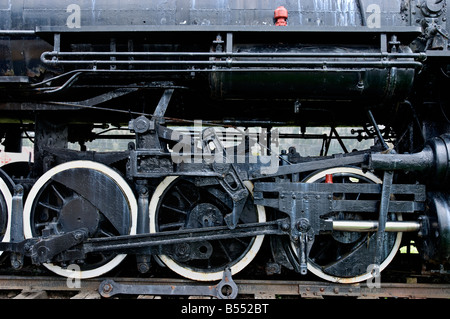 Nahaufnahme von Rädern der alten Dampflokomotive im Zug Museum, Northern California Stockfoto