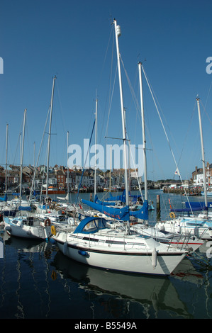 Yachten ankern in Weymouth Hafen, Dorset, England, Uk Stockfoto