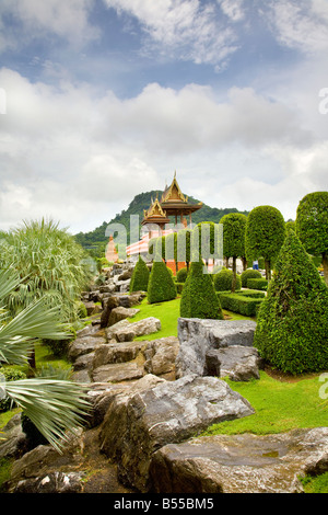 Französische Zierpflanzen formale Formschnitt Garten Suan Nong Nooch oder NongNooch tropischen Botanischen, Chon Buri Resort, Pattaya, Thailand. Stockfoto