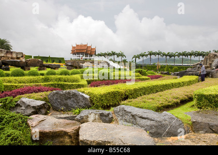 Die französische Zierpflanzen formale Formschnitt Garten oder NongNooch Suan Nong Nooch Tropical Botanical Garden Resort, Chon Buri, Pattaya, Thailand, Asien Stockfoto