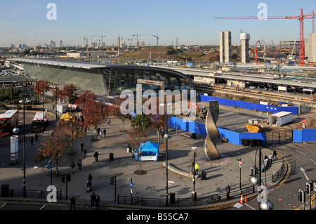 Stratford halb Antenne Bahnhofsvorplatz und großen Stadion Eingang & Bauvorhaben für die Olympischen Spiele 2012 Fortschritte Oktober 2008 Stockfoto