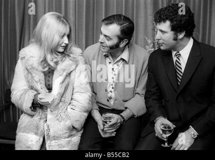 Tom Jones-Sänger mit Mary Hopkin Welsh Folk-Sängerin Stockfoto