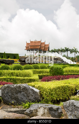 Die französische Zierpflanzen formale Formschnitt Garten oder NongNooch Suan Nong Nooch Tropical Botanical Garden Resort, Chon Buri, Pattaya, Thailand, Asien Stockfoto