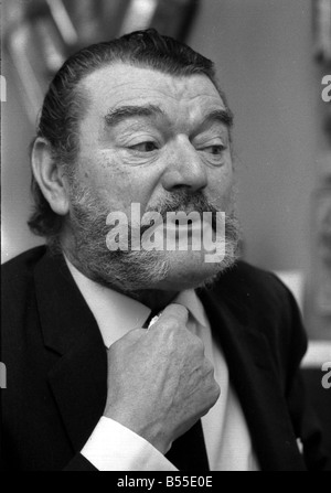 Jack Hawkins, befragt von Donald Zec am Westmead Lodge Westmead Dover Park fahren Roehampton Januar 1968 Y33 Stockfoto