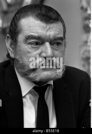 Jack Hawkins, befragt von Donald Zec am Westmead Lodge Westmead Dover Park fahren Roehampton Januar 1968 Y33 Stockfoto