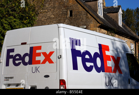 FedEx weißen Ford Transit van, UK Stockfoto
