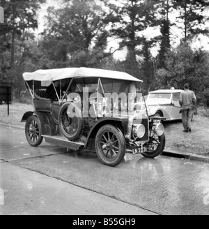 Autos an der London, Brighton Veteran Car Rennen teilgenommen. November 1953 &#13; &#10; D6490 Stockfoto