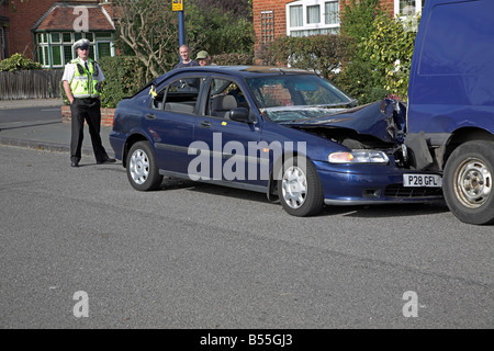 Polizei, die Teilnahme an Verkehrsunfall Felixstowe Suffolk England Stockfoto