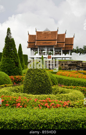 Die französische Zierpflanzen formale Formschnitt Garten oder NongNooch Suan Nong Nooch Tropical Botanical Garden Resort, Chon Buri, Pattaya, Thailand, Asien Stockfoto