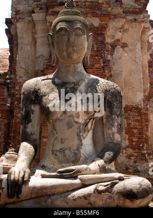 Sitzender Buddha im Wat Phra Mahathat in Ayutthaya Thailand Stockfoto