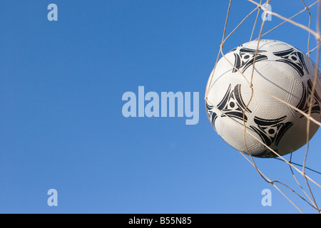 Fußball auf der Rückseite Ziel netto Stockfoto