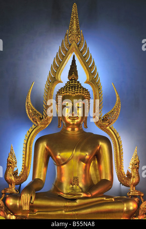 Goldenen Buddha im Wat Benchamabophit (Wat Benjamabophit) Tempel, Bangkok, Thailand. Stockfoto