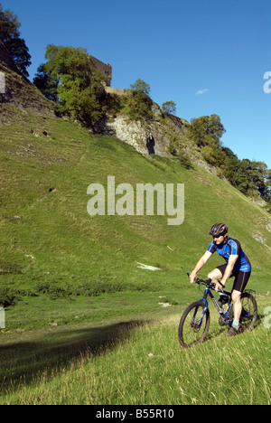 Doug Blane Mountainbiken Cavedale Castleton im Peak District Nationalpark Derbyshire UK England GB Großbritannien Stockfoto