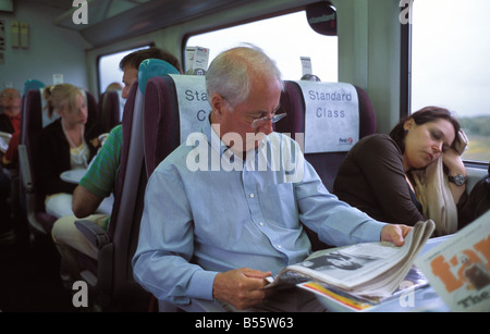 Passagiere auf einen ersten großen westlichen Zug in england Stockfoto