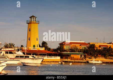 Antillen Bonaire Kralendijk Leuchtturm am kleinen Yachthafen Stockfoto