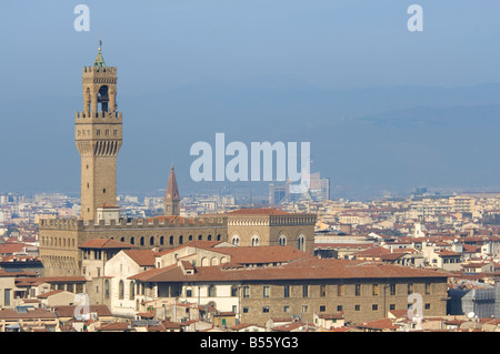 Eine komprimierte perspektivische Ansicht der Palazzo Vecchio in Florenz von der Piazza de Michelangelo Aussichtspunkt genommen. Stockfoto