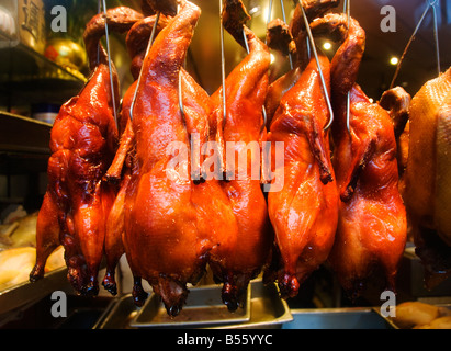 Kalifornien San Francisco gebratene Enten hängen in Yees Restaurant auf Grant Street in Chinatown. Stockfoto