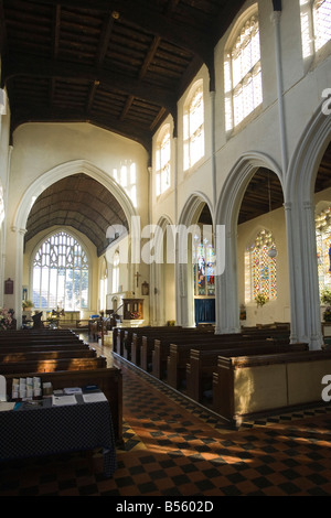 im Inneren der Pfarrkirche St Marys in Cavendish, Suffolk, UK Stockfoto