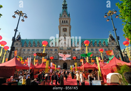 Der chinesische Markt auf dem Rathausmarkt während der China Time Festival 2008 in Hamburg. Hamburg ist ein Zwilling von Schanghai. In Stockfoto