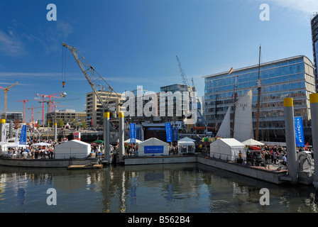 Einweihung des neuen Hafens für Traditionsschiffe im Sandtorhafen in der Harbourcity "Hafencity" in Hamburg, Deutschland mit alten h Stockfoto