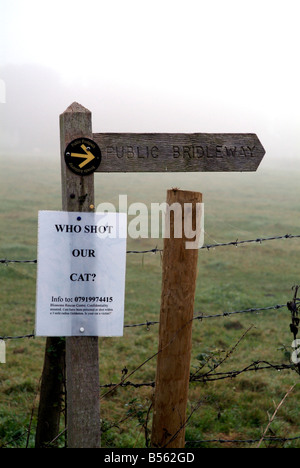 öffentliche Broads Behörde Fußweg Schild mit Katze Datenschutz befestigt Stockfoto