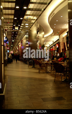 West End Shopping Center Interieur, Mall das größte Einkaufszentrum in Central Europa Budapest, Ungarn (Magyar) November 2007 Stockfoto