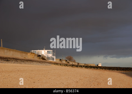 Stürmische Art-Deco-Cafe auf Canvey Island Stockfoto