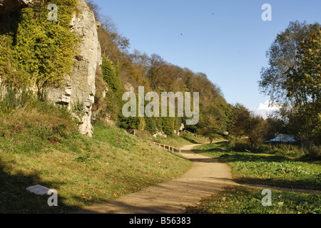 Creswell Crags vom westlichen Ende mit Blick auf den See Stockfoto