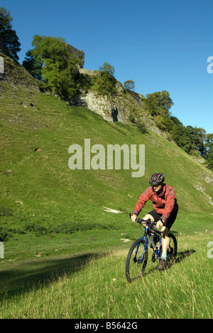 Doug Blane Mountainbiken Cavedale Castleton im Peak District Nationalpark Derbyshire UK England GB Großbritannien Stockfoto