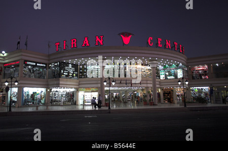 Eine Shopping-Mall, einmal beschädigt in den Terroranschlägen 2005 wiedereröffnet im Zentrum von Sharm El Sheik in Ägypten. Stockfoto