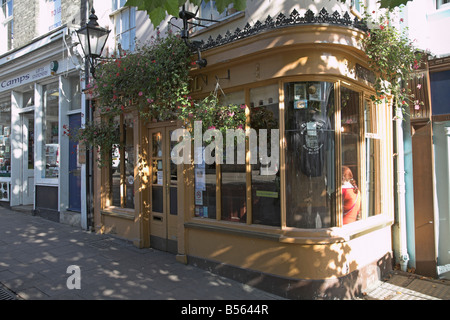 Die Nussschale Pub, Bury St Edmunds, Suffolk, England, England "s kleinste Wirtshaus Stockfoto