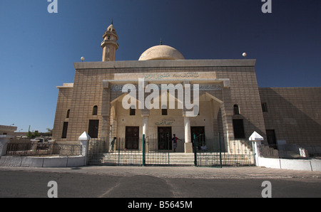 Eine Moschee auf der Straße etwas außerhalb von Dahab auf der Sinai-Halbinsel, Ägypten in Nordafrika. Stockfoto