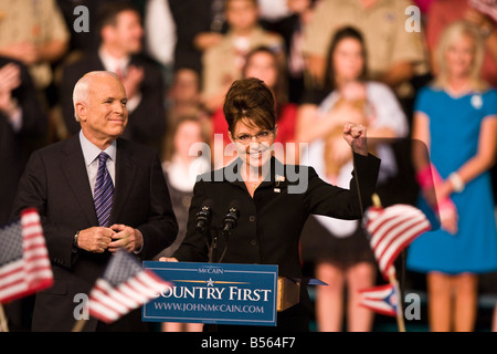 Sen John McCain Alaska Gov Sarah Palin als seine Vize-Präsidentschaftskandidat bei Wright State University s Nutter Center angekündigt. Stockfoto