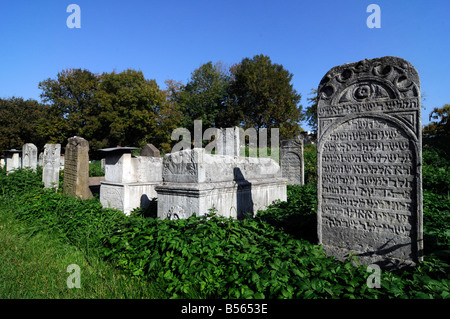 Blick auf dem jüdischen Friedhof im Stadtteil Kazimierz, der alte jüdische Viertel von Krakau, Polen. Stockfoto