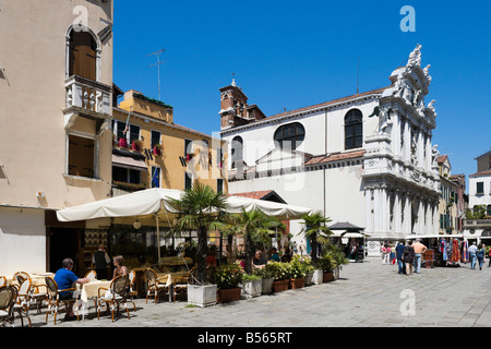 Restaurant in Campo Santa Maria Zobenigo O del Giglio im Bezirk von San Marco, Venedig, Veneto, Italien Stockfoto