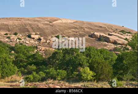 Texas Hill Country Fredericksburg Enchanted Rock State Natural Area Granit Kuppel berühmt in indischen Legende Stockfoto