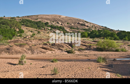 Texas Hill Country Fredericksburg Enchanted Rock State Natural Area Granit Kuppel berühmt in indischen Legende Stockfoto