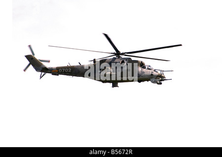 Schuss des fliegenden Angriff Hubschrauber - Kampfhubschrauber - Streitkräfte - Aircraft Bewaffnung - Modells von der Hubschrauber-mi24V / mi35 Stockfoto