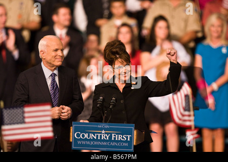 Sen John McCain Alaska Gov Sarah Palin als seine Vize-Präsidentschaftskandidat bei Wright State University s Nutter Center angekündigt. Stockfoto