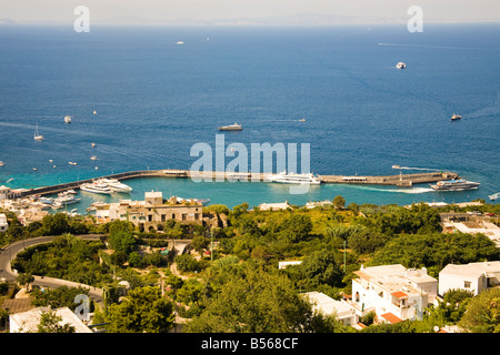 Blick in Richtung Marina Grande, von der Aussichtsplattform in der Nähe Piazza Umberto, Capri, Italien Stockfoto