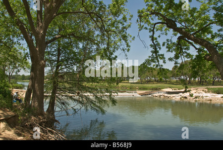 Texas Hill Country Stonewall Lyndon B Johnson National Historical Park Ranch Fischer Fahrbahn über den Pedernales River Stockfoto