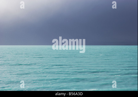 Lake Pukaki unter grauen regnerischen Himmel Aoraki Mt Cook National Park Südinsel Neuseeland Stockfoto