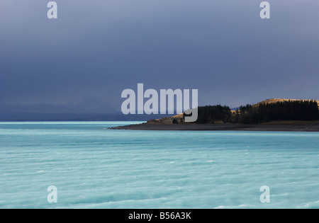 Lake Pukaki unter grauen regnerischen Himmel Aoraki Mt Cook National Park Südinsel Neuseeland Stockfoto