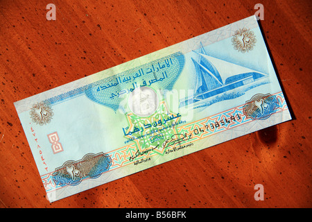 Vereinigte Arabische Emirate 20 Dirham Banknote auf Tisch Stockfoto