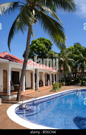 Die Zimmer und der Pool im Hotel Casa Canada Hotel auf Big Corn Island, Nicaragua, Mittelamerika Stockfoto