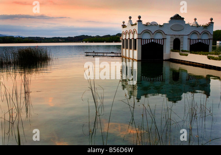 Sonnenuntergang über See Banyoles, Spanien Stockfoto