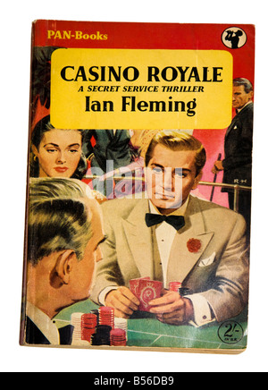 Cover der ersten Ausgabe James Bond Buch 1955 Casino Royale Taschenbuchausgabe Stockfoto
